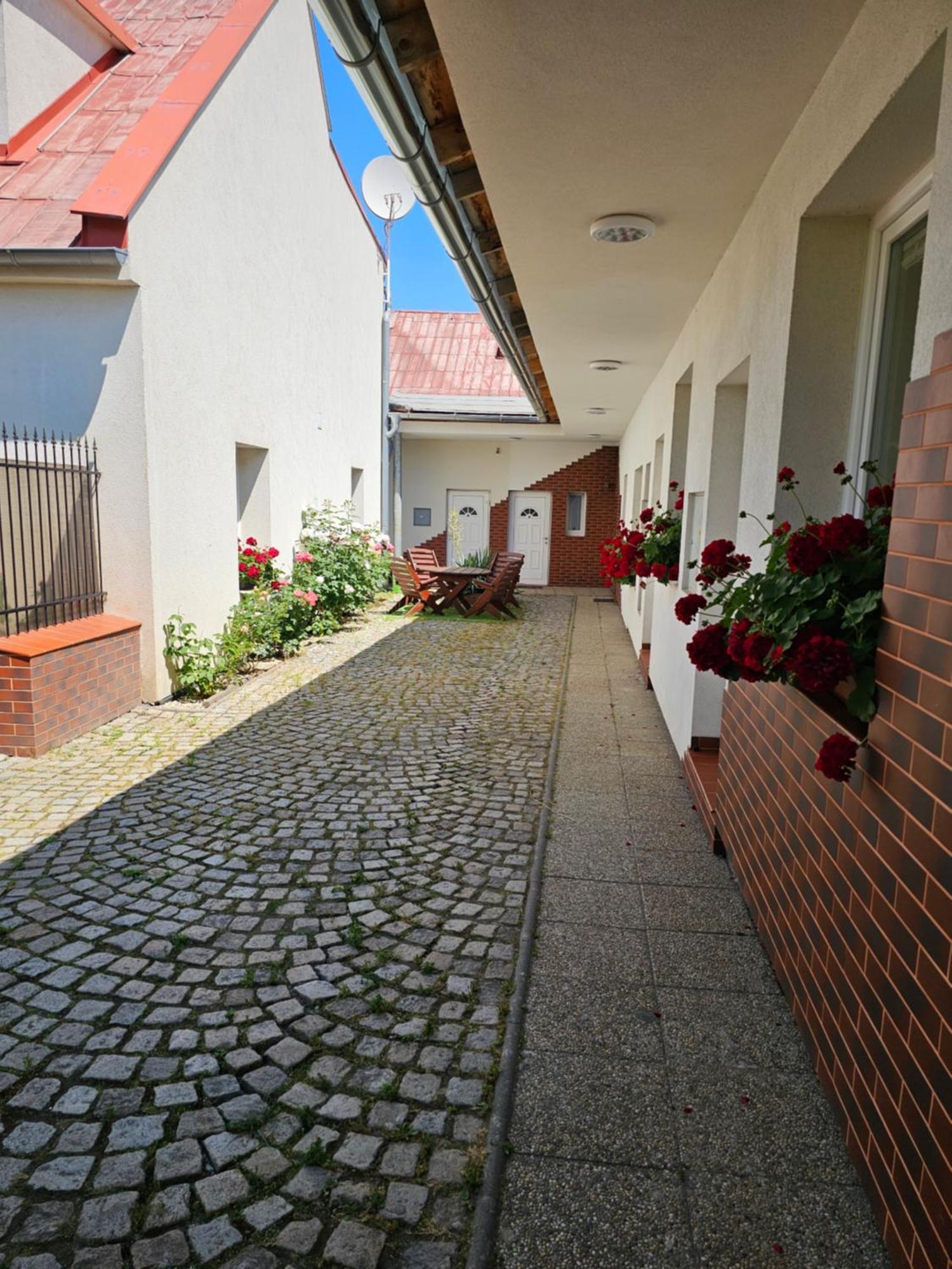 Olomouc New2 Apartment Bagian luar foto